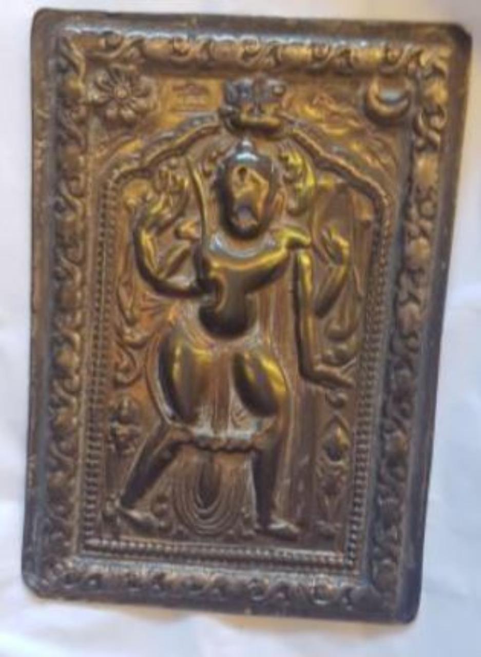 Virabhadra all'interno di cornice floreale (placca) - manifattura del Maharashtra (sec. XVIII)