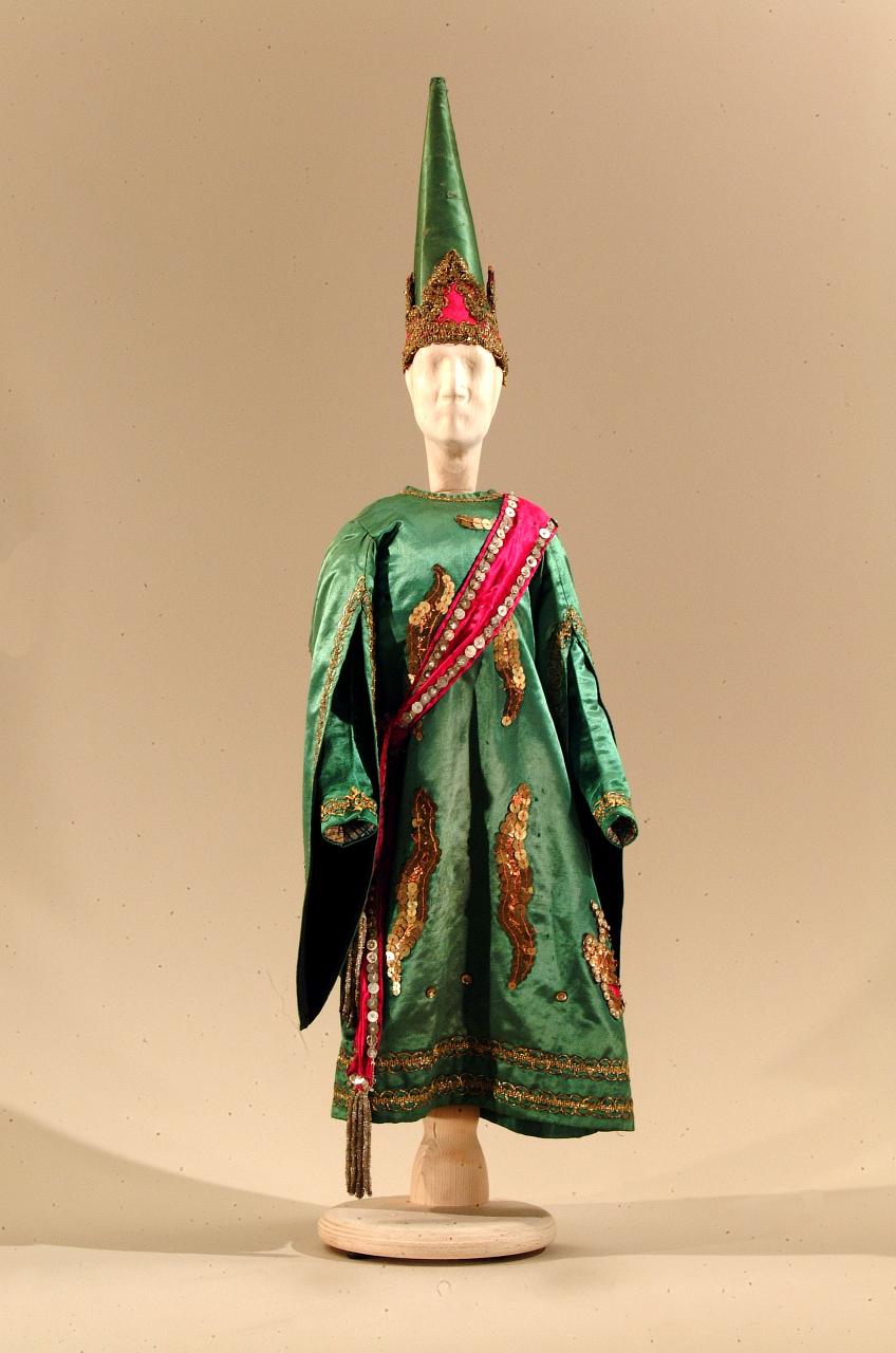 Indovino verde (costume) di Compagnia Carlo Colla e Figli; Compagnia Carlo Colla e Figli (ideatore; realizzatore) - Carlo Colla e Figli /Gerolamo||Carlo Colla e Figli /Gerolamo (primo quarto sec. XX)