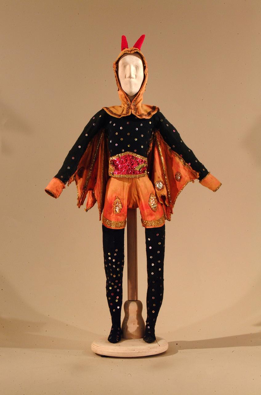 Diavolo con ali (costume) di Colla, Rosina; Compagnia Carlo Colla e Figli (ideatore; realizzatore) - Carlo Colla e Figli /Gerolamo||Carlo Colla e Figli /Gerolamo (primo quarto sec. XX)