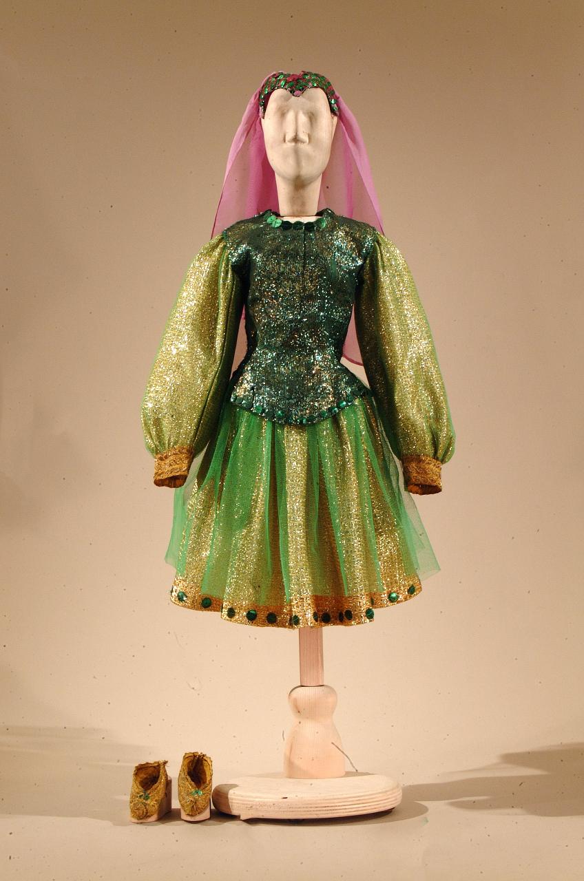 Prima ballerina (costume) di Associazione Grupporiani; Associazione Grupporiani (ideatore; realizzatore) - Associazione Grupporiani||Associazione Grupporiani (ultimo quarto sec. XX)