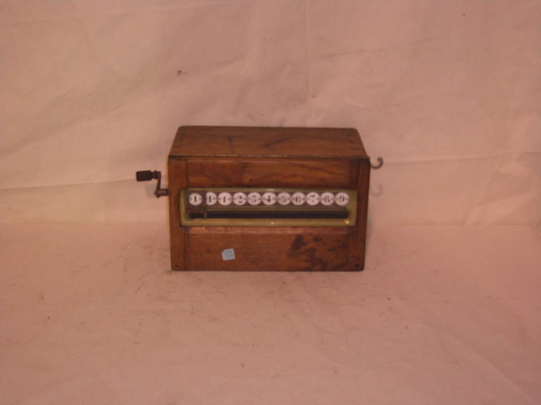 oggetto non identificato (badge manuale?)