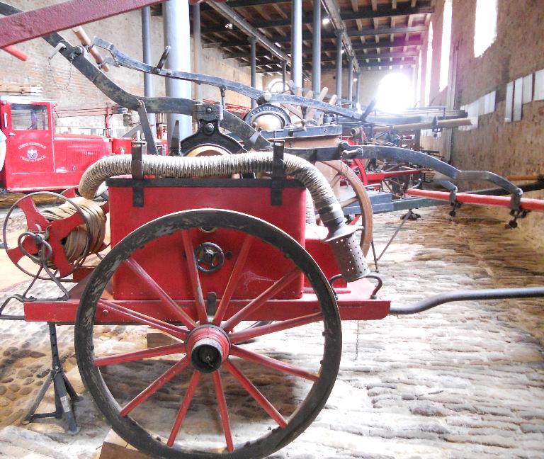 pompa a mano su carro trainato a mano (sec. XIX)