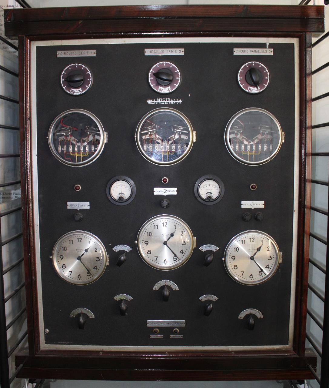 quadro controllo orologi di Officina di costruzione elettromeccanica di precisione Ing.S. Belotti e C.S.A.  Milano (officina) (seconda metà sec. XX)