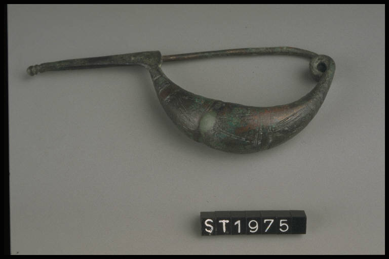 fibula a navicella - cultura di Golasecca (fine/inizio secc. VI/ V a.C.)