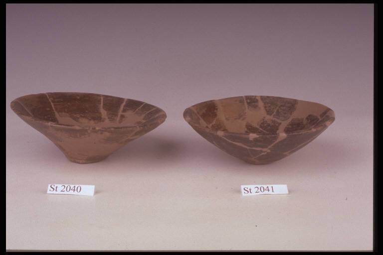 ciotola troncoconica - cultura di Golasecca (fine/inizio secc. VI/ V a.C.)