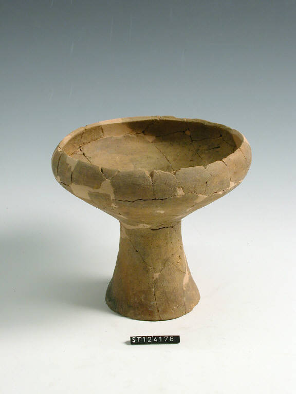 coppa su alto piede - cultura di Golasecca (sec. VII a.C.)