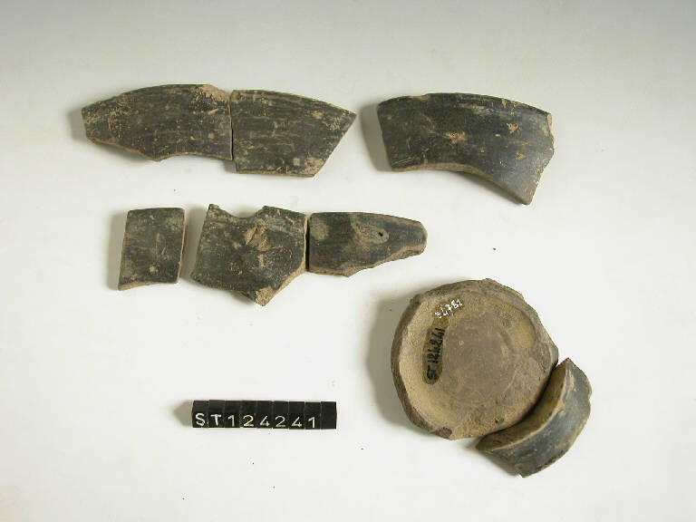 coppa troncoconica - cultura di Golasecca (fine/inizio secc. VI/ V a.C.)