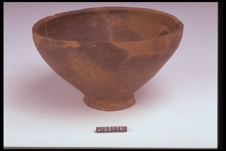 ciotola troncoconica - cultura di Golasecca (sec. IX a.C.)