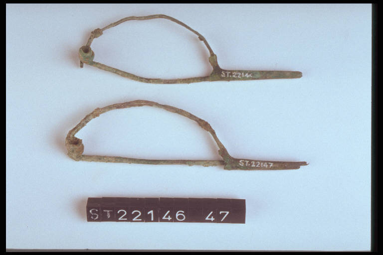 fibula ad arco composito - cultura di Golasecca (secc. VI/ V a.C.)