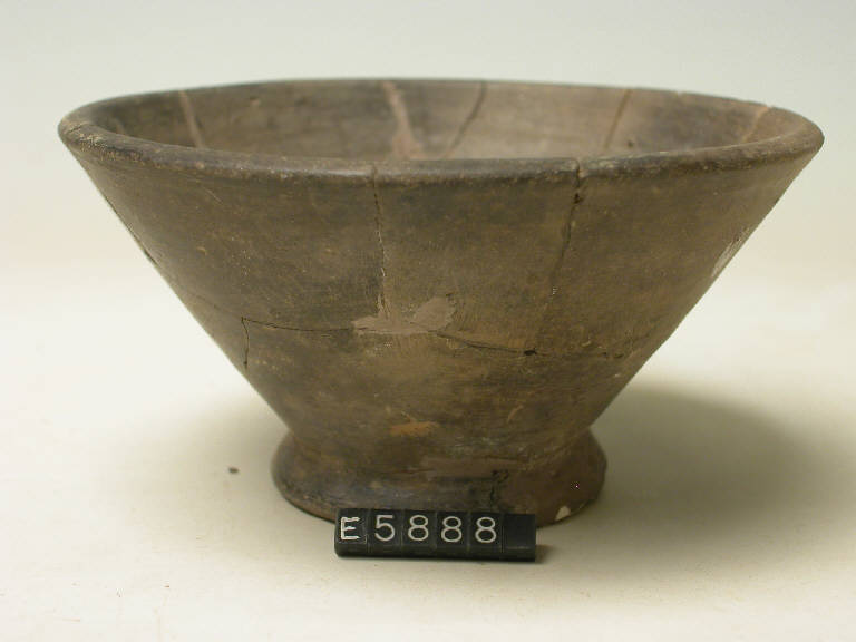 ciotola troncoconica - cultura di Golasecca (fine/inizio secc. VI/ V a.C.)