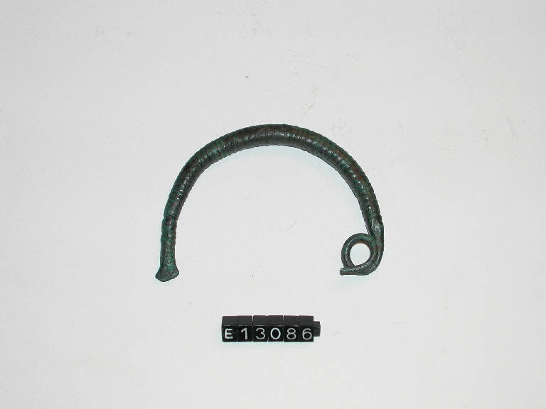 fibula ad arco ingrossato - cultura di Golasecca (sec. IX a.C.)