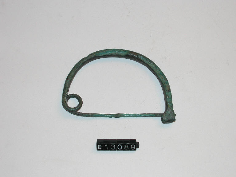 fibula ad arco ingrossato - cultura di Golasecca (sec. IX a.C.)