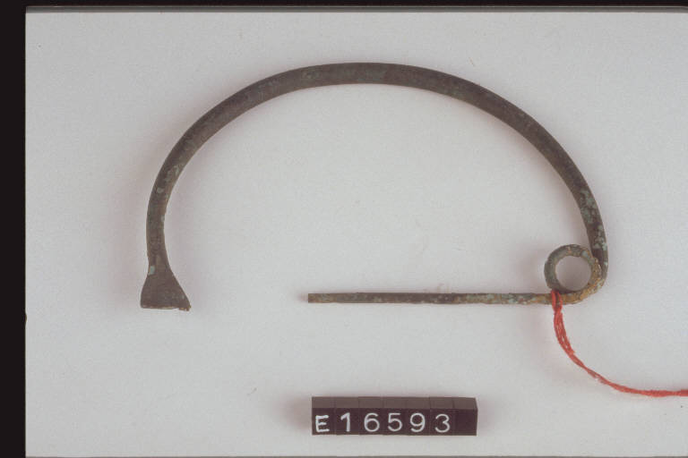 fibula ad arco ingrossato - cultura di Golasecca (sec. IX a.C.)