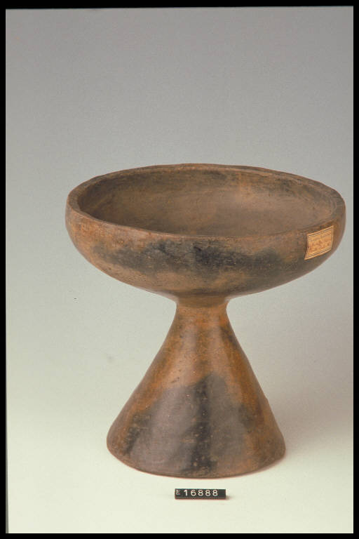 coppa su alto piede - cultura di Golasecca (sec. VII a.C.)