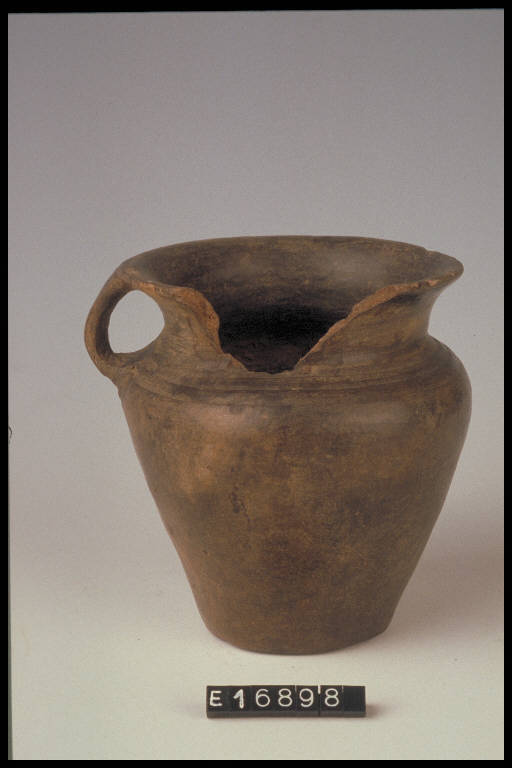 boccale situliforme - cultura di Golasecca (sec. VII a.C.)