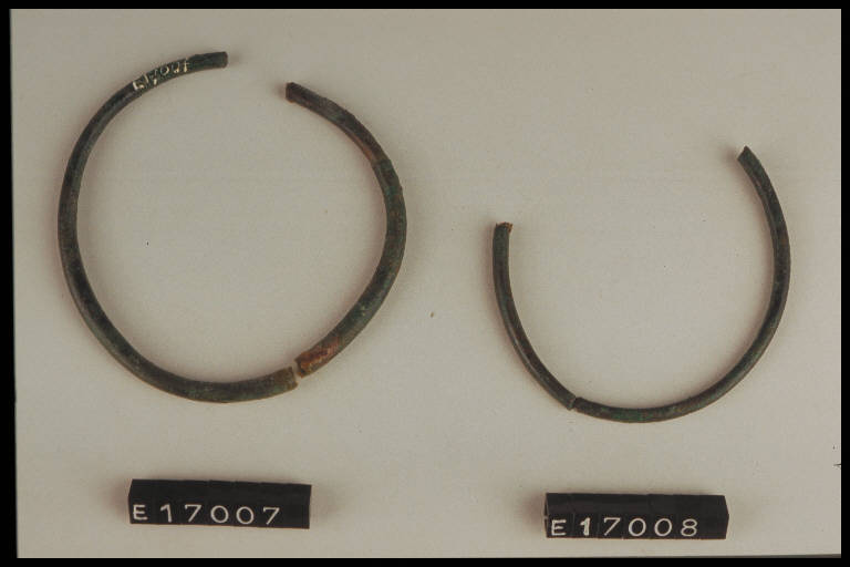 armilla a capi aperti - cultura di Golasecca (fine/inizio secc. VI/ V a.C.)