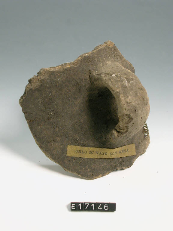 boccale piriforme - produzione preistorica (secc. XLV/ XXXVI a.C.)