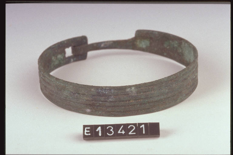 armilla a nastro - cultura di Golasecca (sec. VII a.C.)