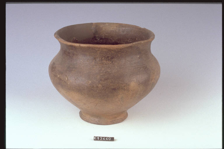 urna - cultura di Golasecca (fine/inizio secc. VI/ V a.C.)