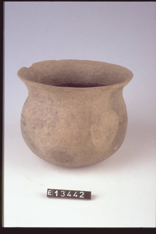 bicchiere globulare - cultura di Golasecca (fine/inizio secc. VI/ V a.C.)