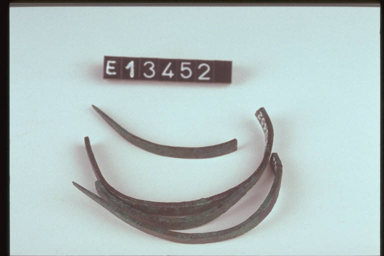 armilla a nastro - cultura di Golasecca (fine/inizio secc. VI/ V a.C.)