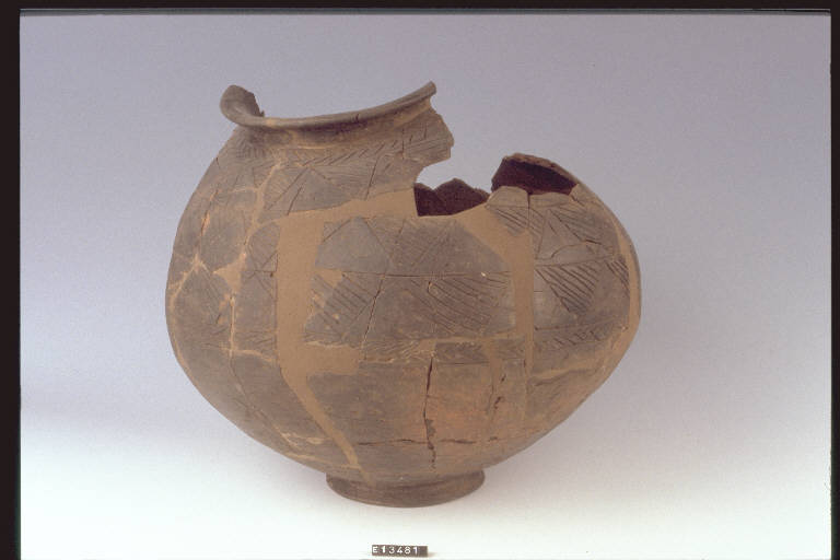 urna - cultura di Golasecca (fine/inizio secc. VI/ V a.C.)