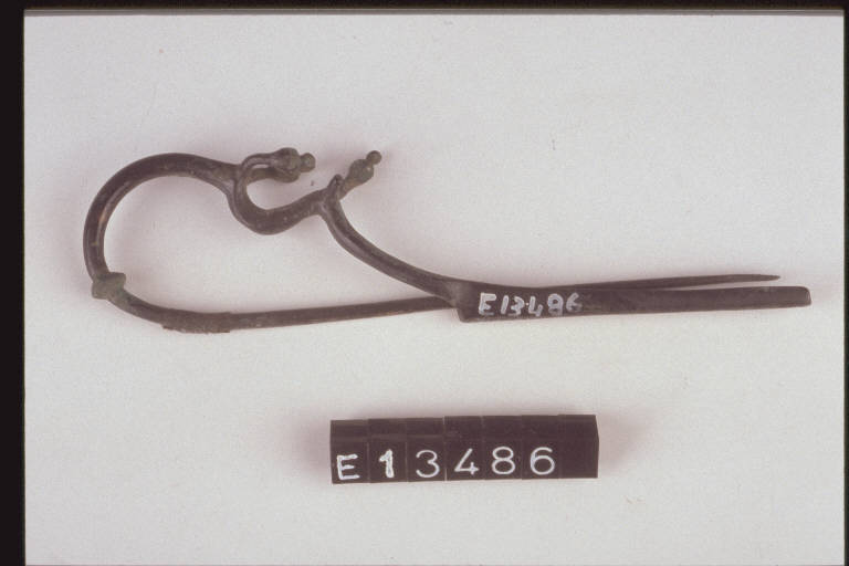 fibula a drago - cultura di Golasecca (fine/inizio secc. VI/ V a.C.)