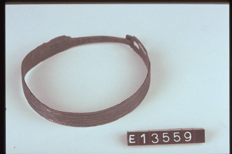 armilla a nastro - cultura di Golasecca (fine/inizio secc. VI/ V a.C.)