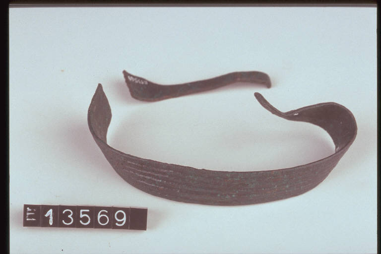 armilla a nastro - cultura di Golasecca (fine/inizio secc. VI/ V a.C.)