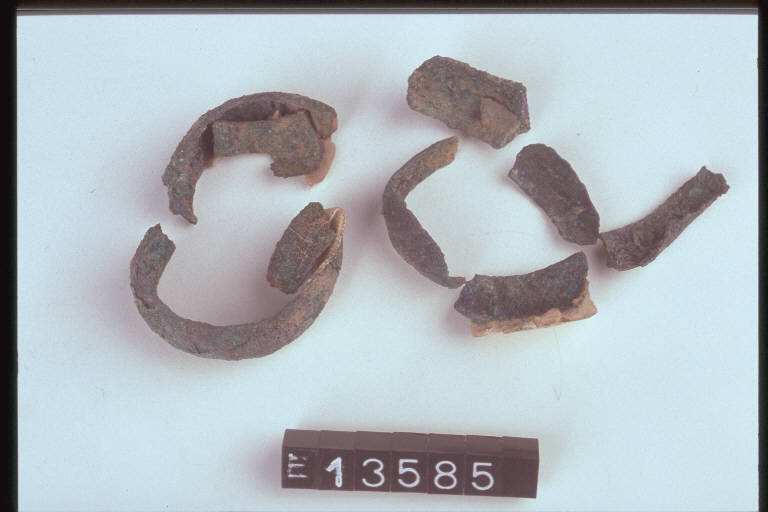 pendente - cultura di Golasecca (fine/inizio secc. VI/ V a.C.)