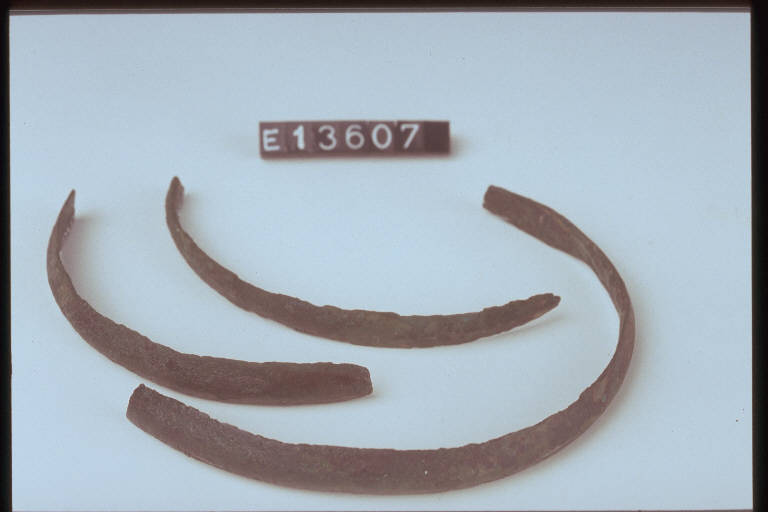 armilla a nastro - cultura di Golasecca (fine/inizio secc. VI/ V a.C.)