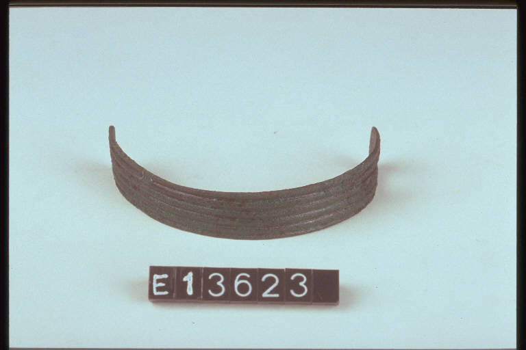 armilla a nastro - cultura di Golasecca (fine/inizio secc. VI/ V a.C.)