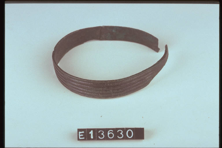 armilla a nastro - cultura di Golasecca (fine/inizio secc. VI/ V a.C.)