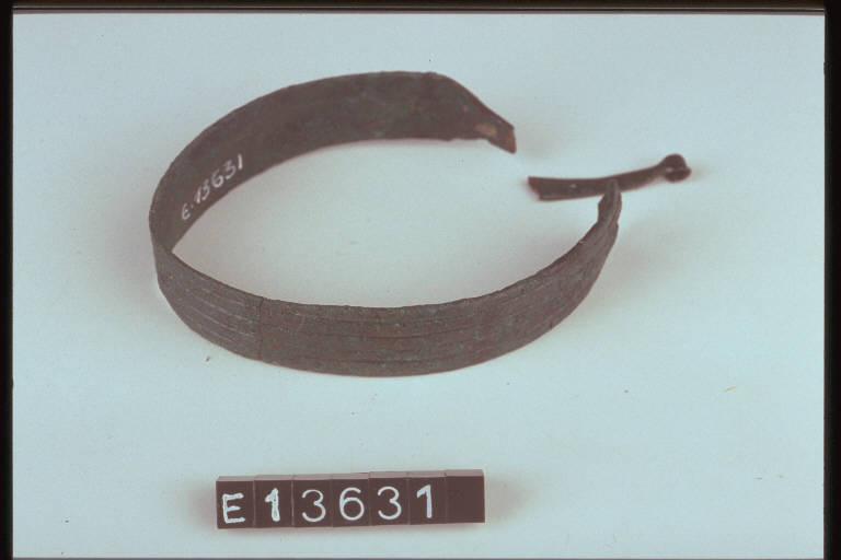 armilla a nastro - cultura di Golasecca (fine/inizio secc. VI/ V a.C.)