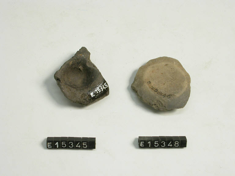 fondo piatto - cultura di Golasecca (terzo quarto sec. VI a.C.)