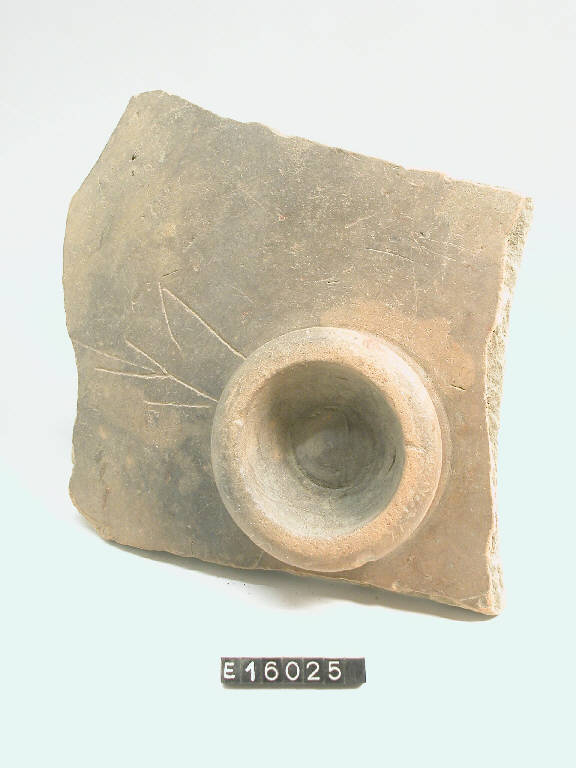 fondo piatto - cultura di Golasecca (secc. V/ IV a.C.)