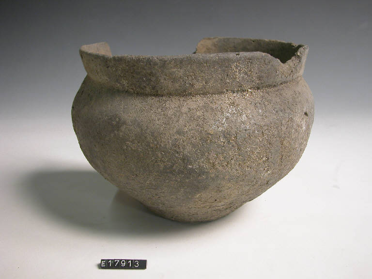 urna ovoide - Cultura di Golasecca (secc. V/ IV a.C.)