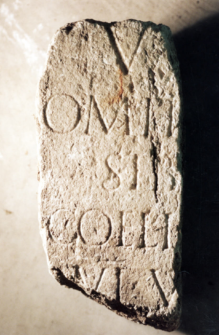 stele funeraria, stele con timpano - ambito romano imperiale (sec. I)