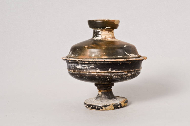 lekane con coperchio, Serie Morel 4713 (seconda metà sec. IV)