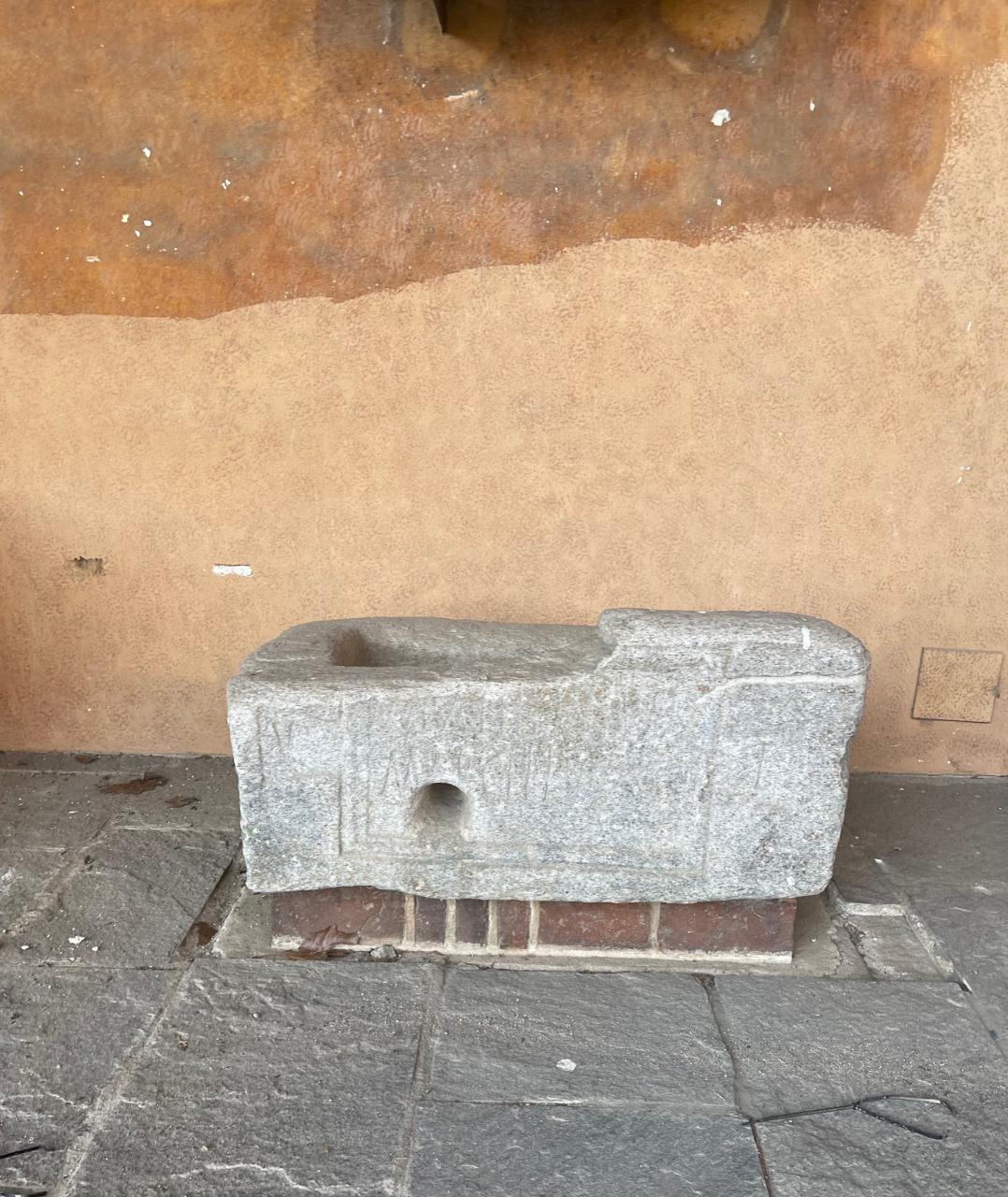 Sarcofago iscritto (sec. II)