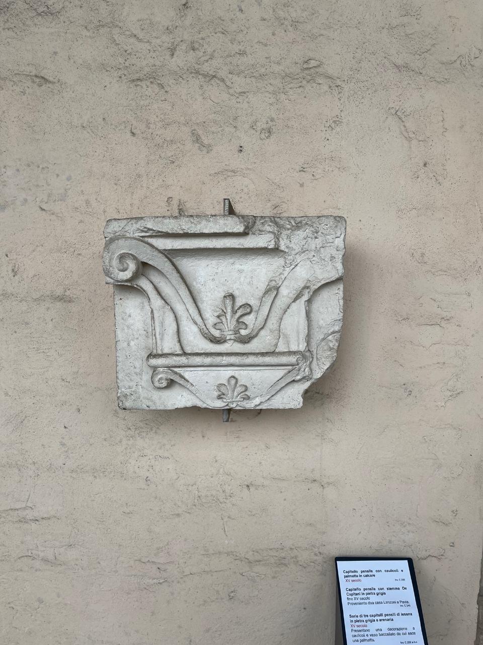 Capitello pensile (sec. XV)