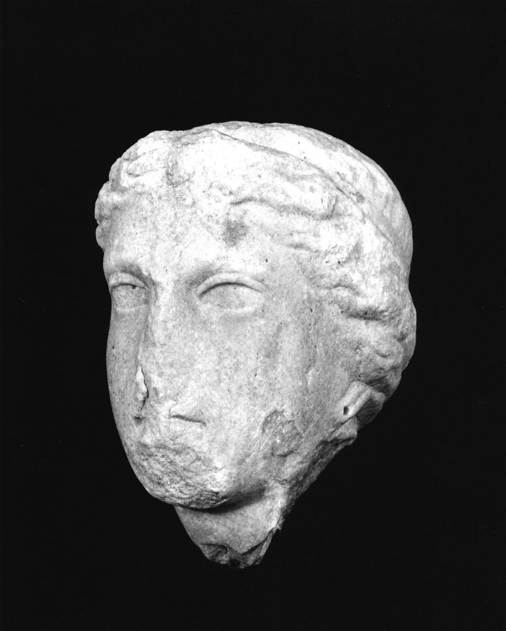 statua femminile/ testa - età romana (I-II sec. d.C.)