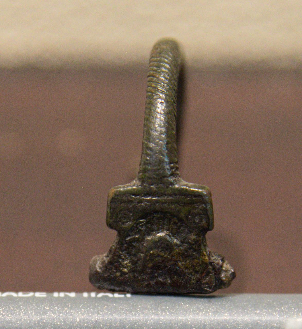 fibula a cerniera, Aucissa - Feugère 1985 tipo 22c - età romana (età romana imperiale)
