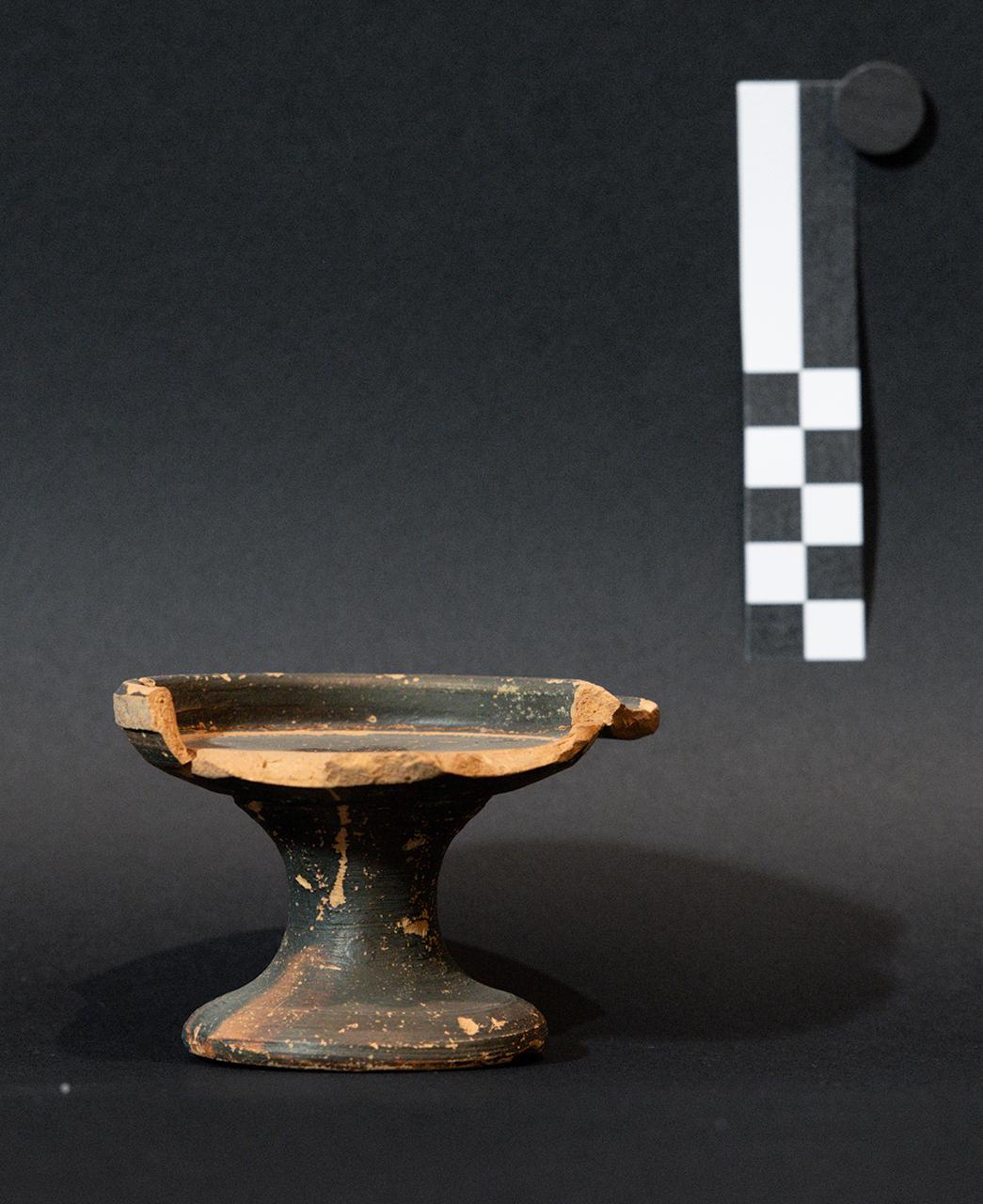 piattello, su alto piede Lamboglia 4 = Morel F 1410 - età romana (metà età romana repubblicana)