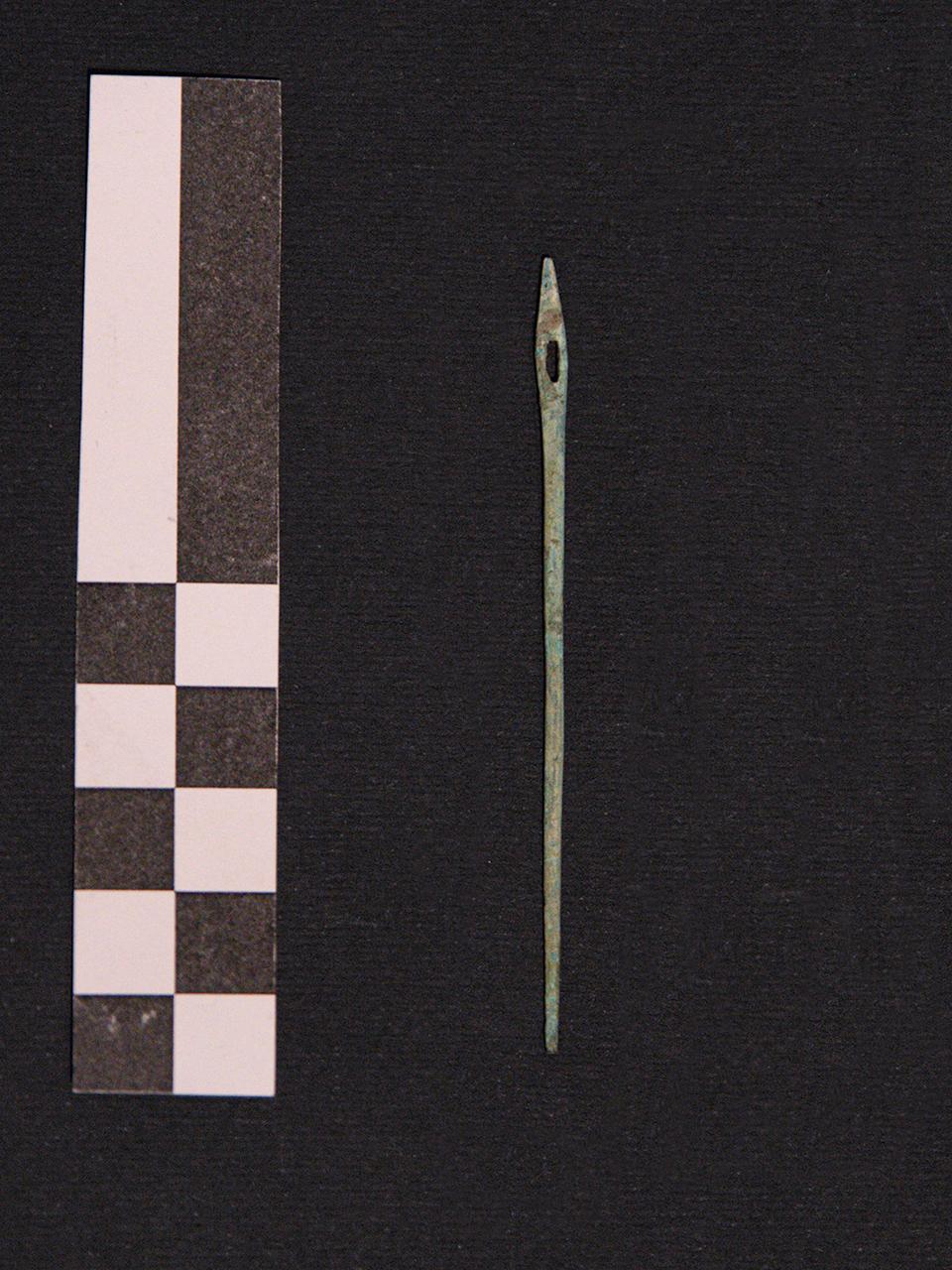 ago con testa ogivale allungata e cruna rettangolare - età romana (I sec. d.C.)
