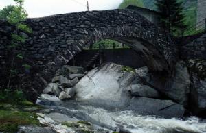 Ponte madievale (ponte) - Val Masino (SO) 