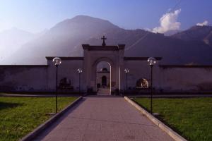 Corpo centrale del Cimitero di Esine (cimitero) - Esine (BS) 